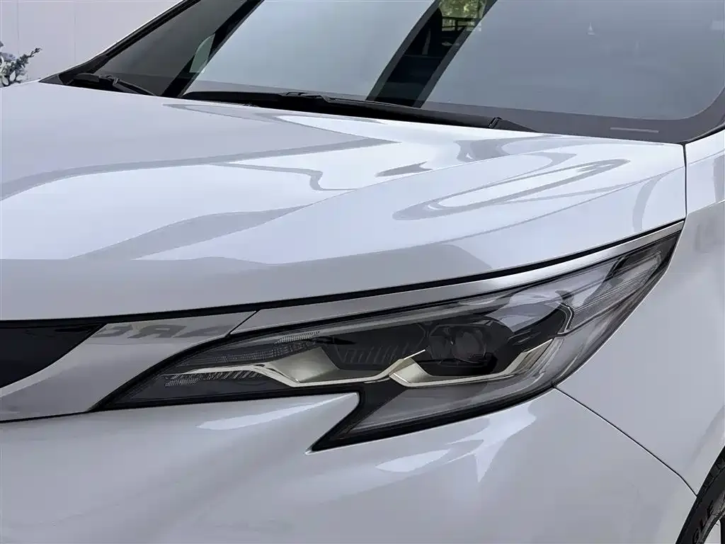 Toyota Granvia — фото 5