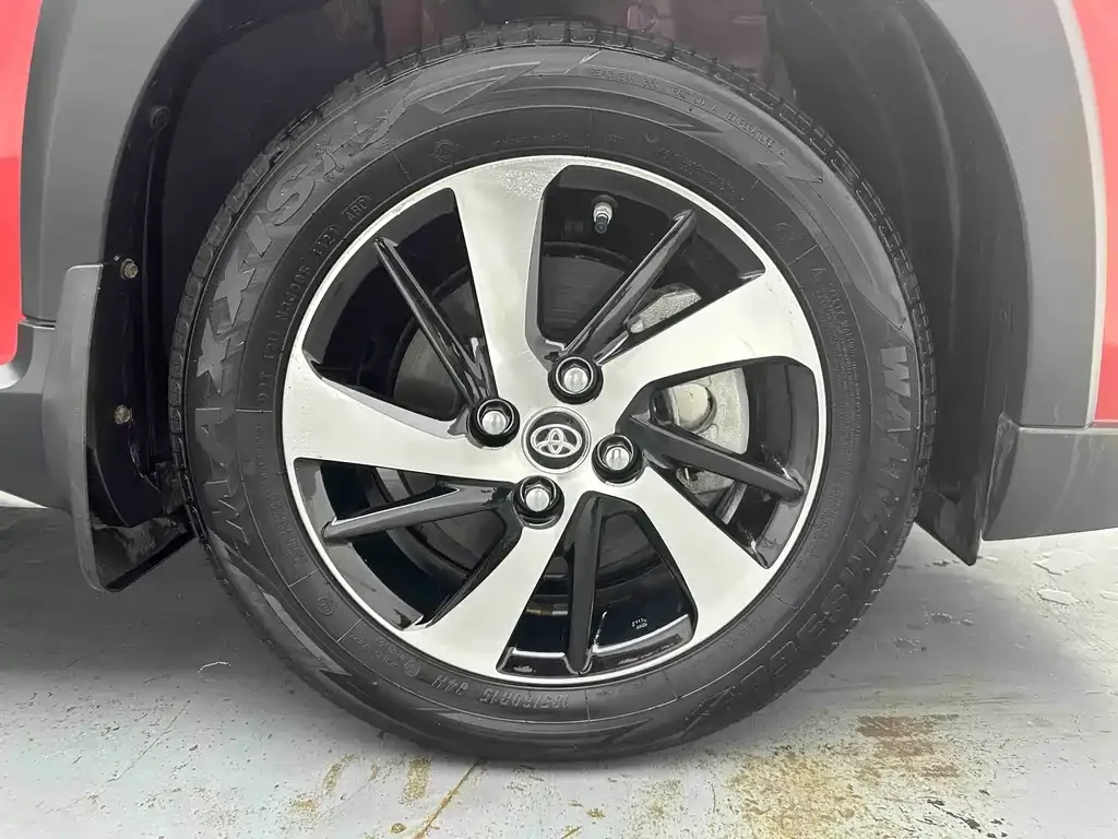 Toyota Yaris L — фото 10