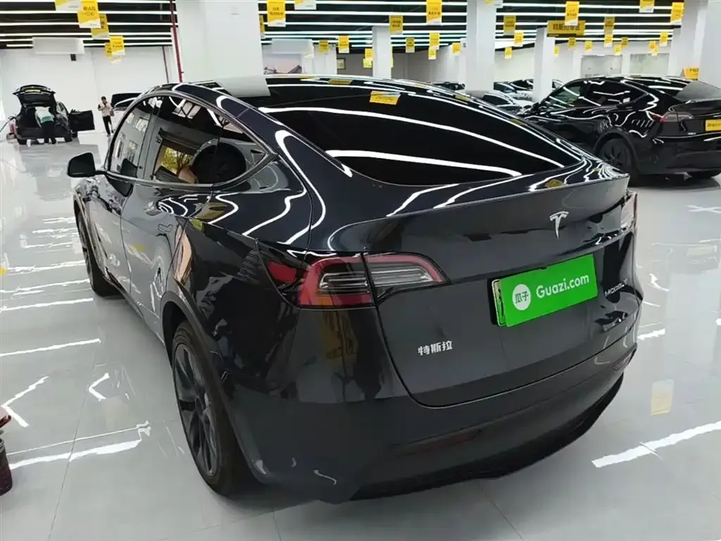 Tesla Model Y — фото 10