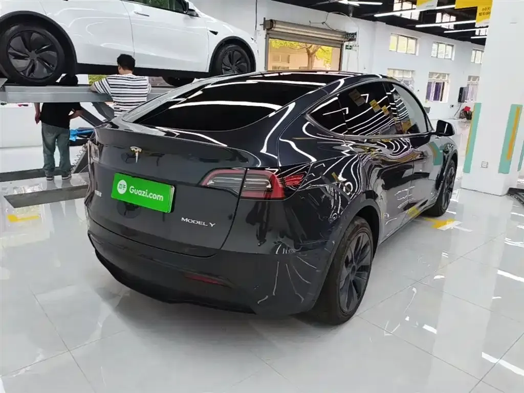 Tesla Model Y — фото 9