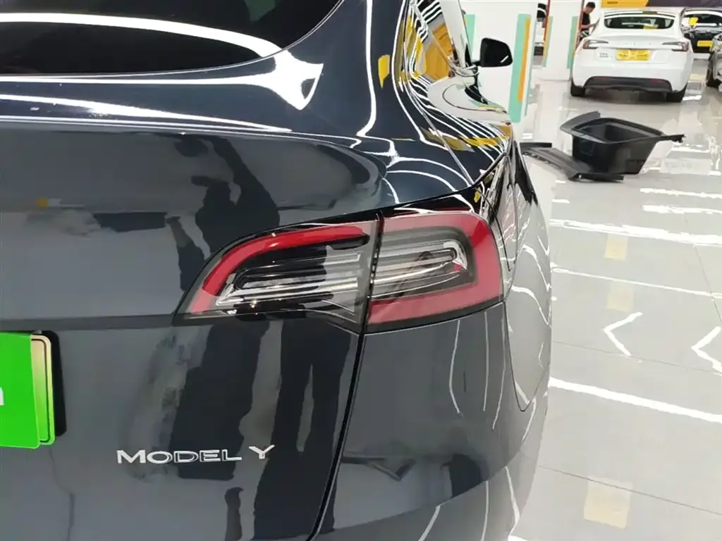 Tesla Model Y — фото 5
