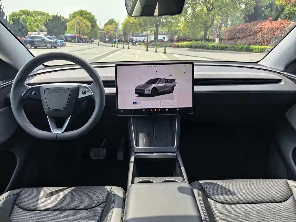 Tesla Model Y — фото 2