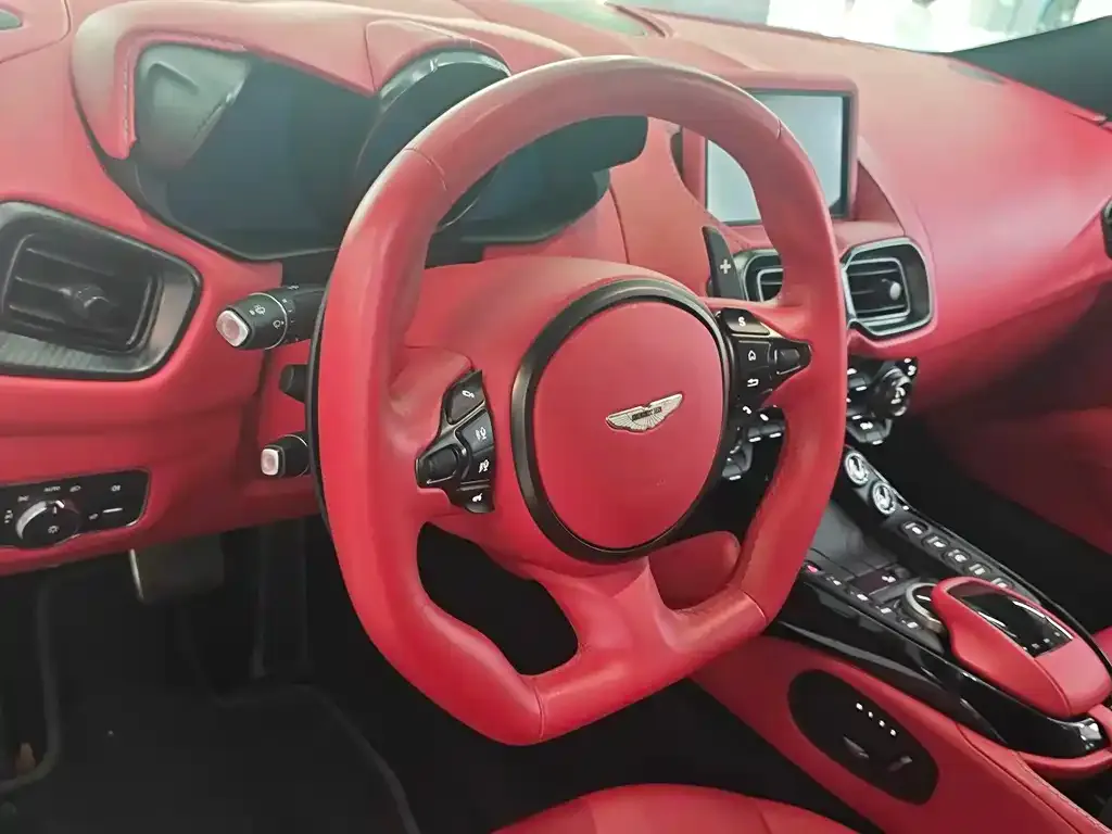 Aston Martin V8 Vantage 2021 из CN, фото 4