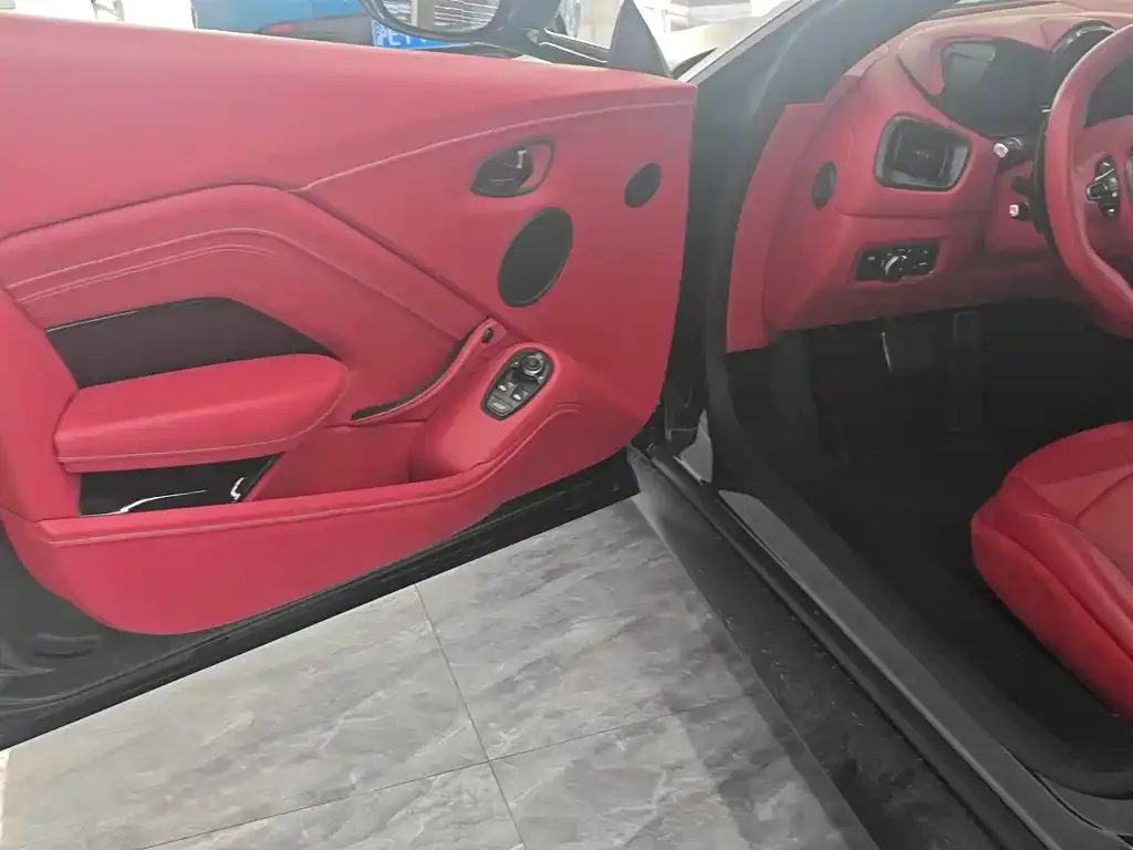 Aston Martin V8 Vantage 2021 из CN, фото 6
