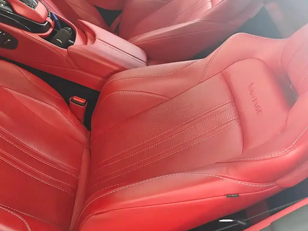 Aston Martin V8 Vantage 2021 из CN, фото 3