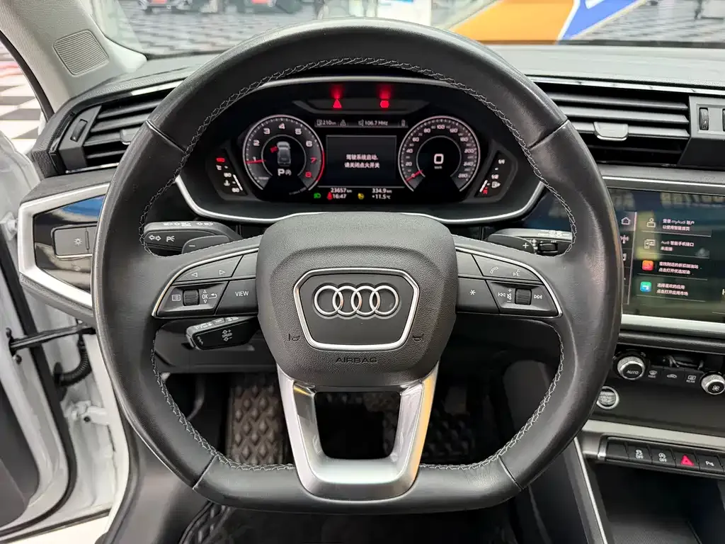 Audi Q3 — фото 10