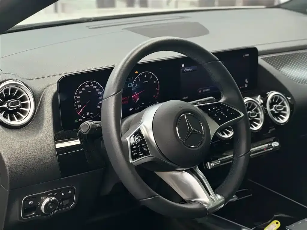 Mercedes-Benz GLA — фото 5