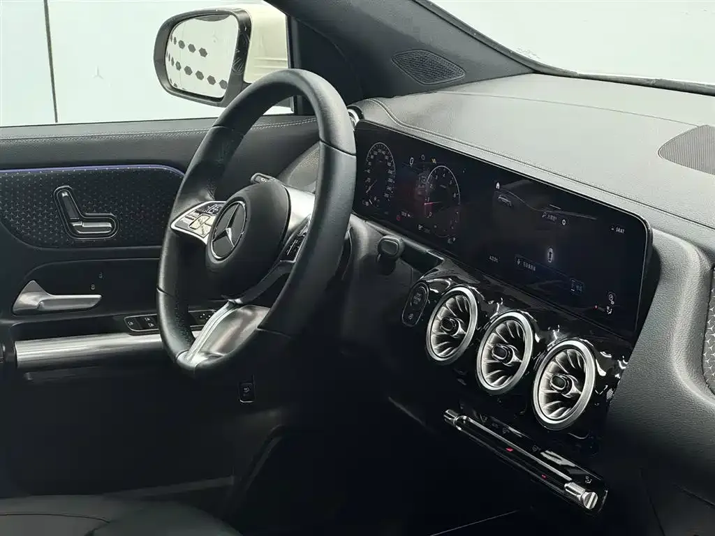 Mercedes-Benz GLA — фото 10