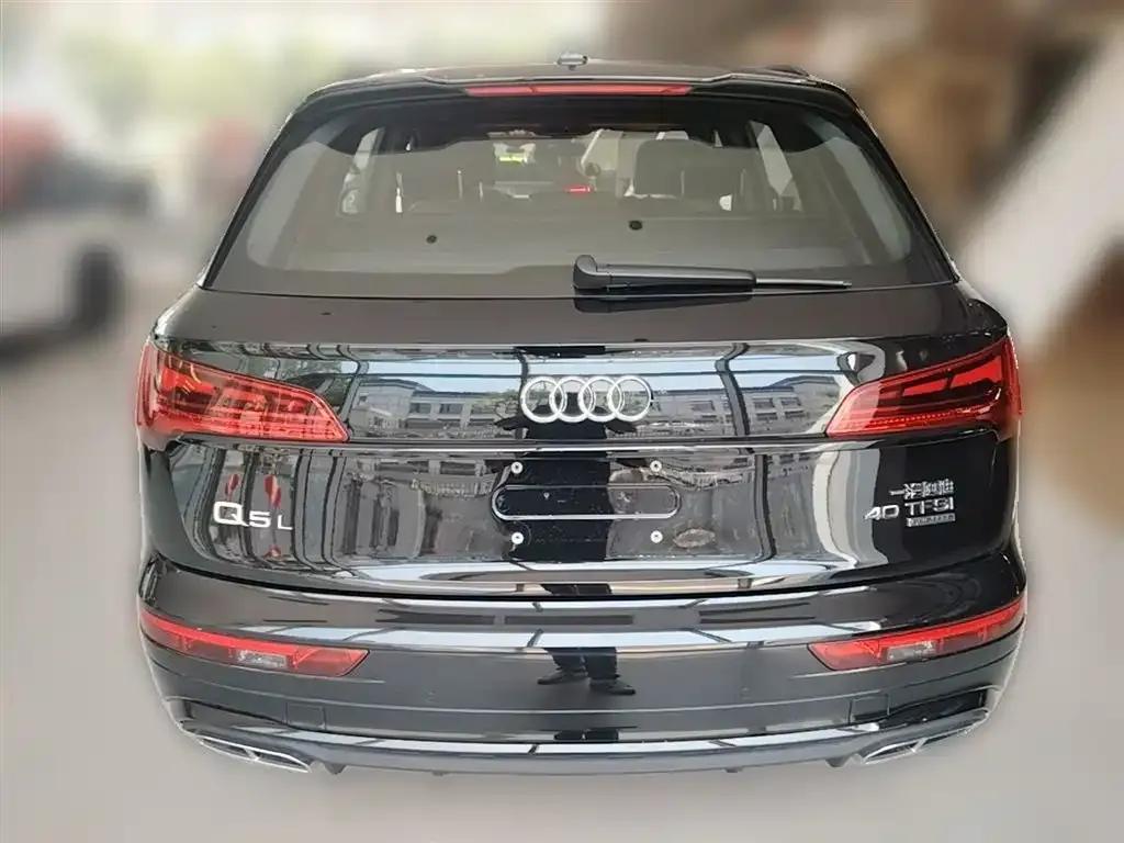 Audi Q5L — фото 10