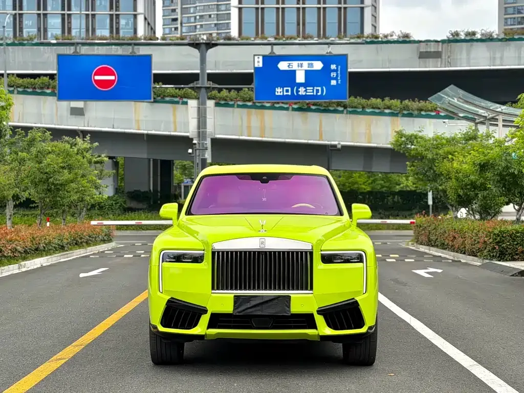 Rolls-Royce Cullinan — фото 1