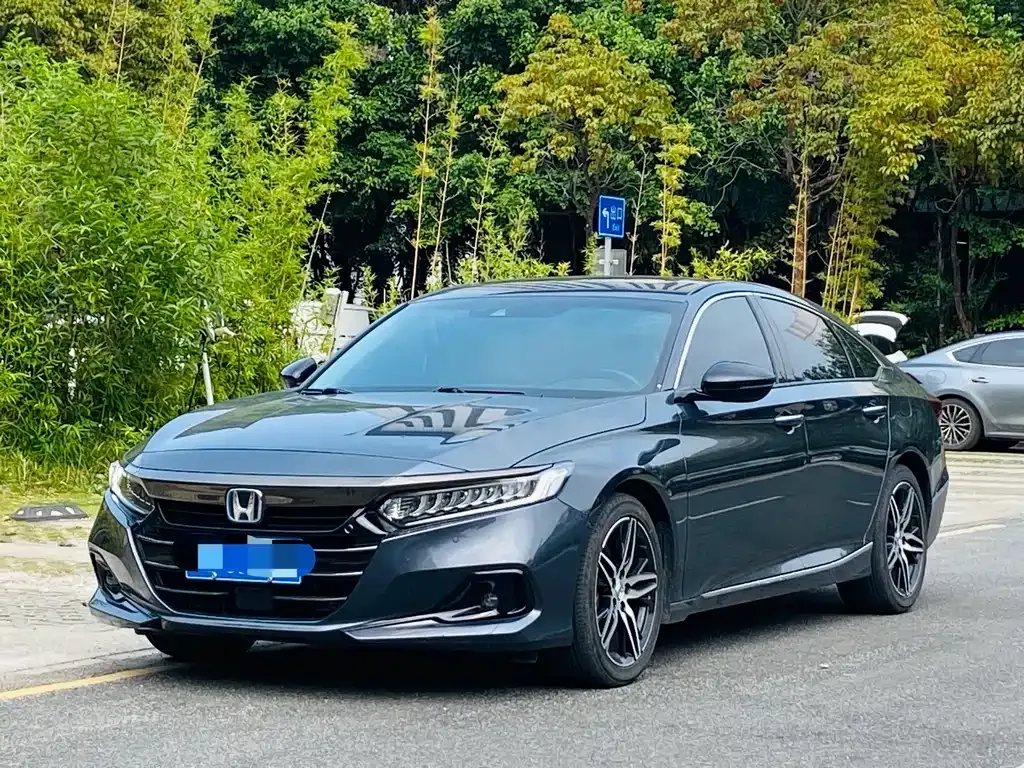 Honda Accord — фото 1