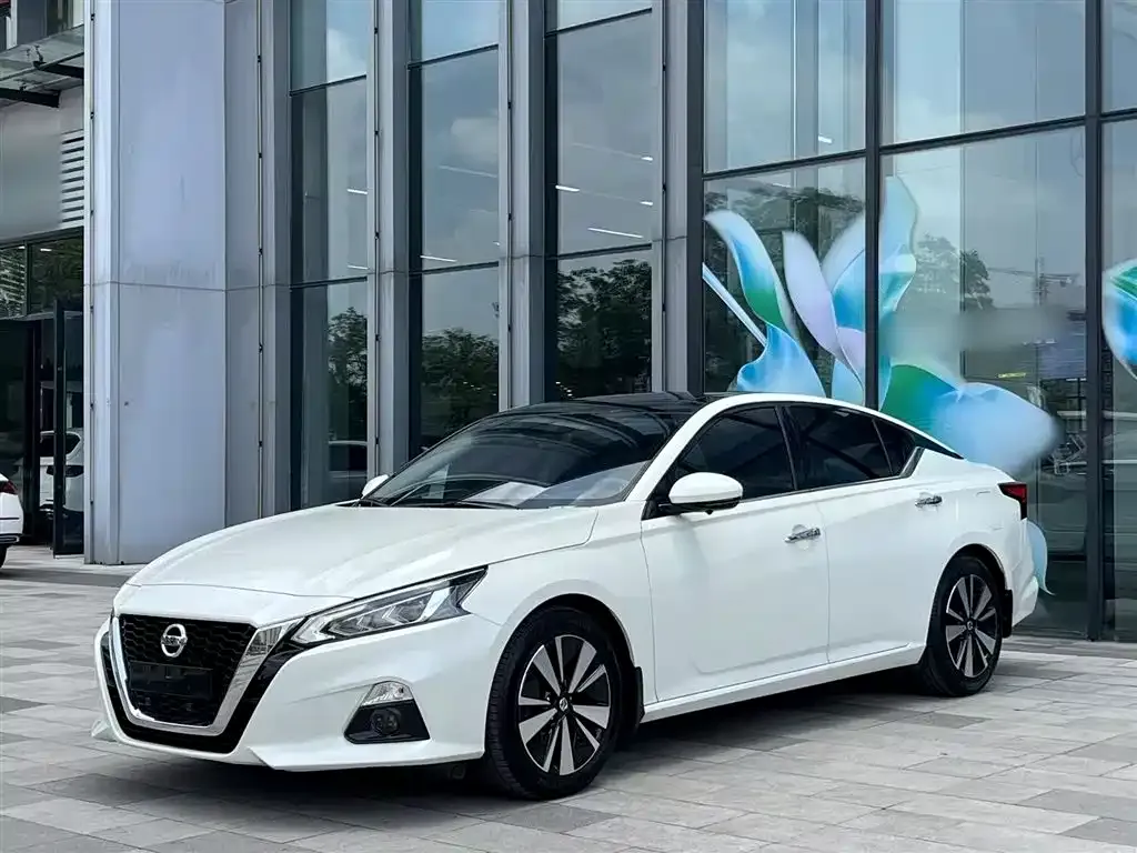 Nissan Teana — фото 1