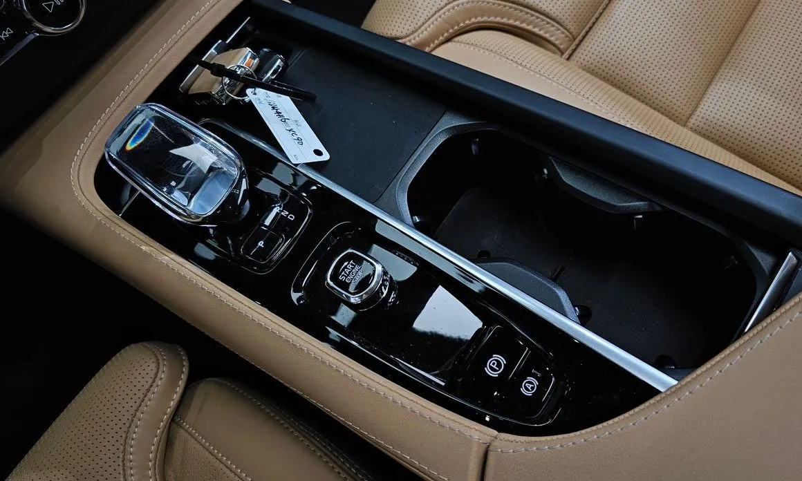 Volvo XC90 2024 из KR, фото 8