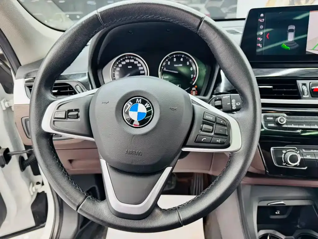 BMW X1 — фото 9