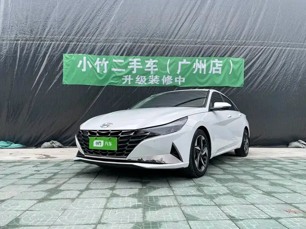 Hyundai Elantra — фото 1