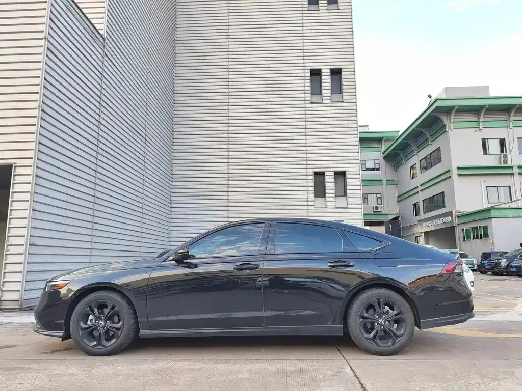Honda Accord — фото 10