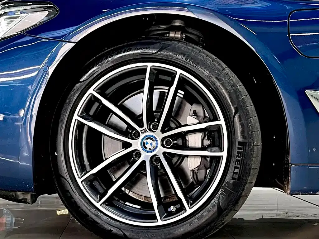 BMW 5 Series New Energy — фото 8