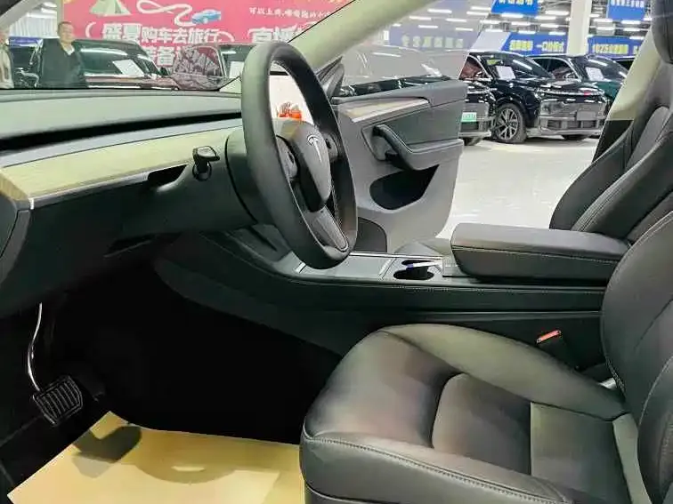 Tesla Model Y — фото 9
