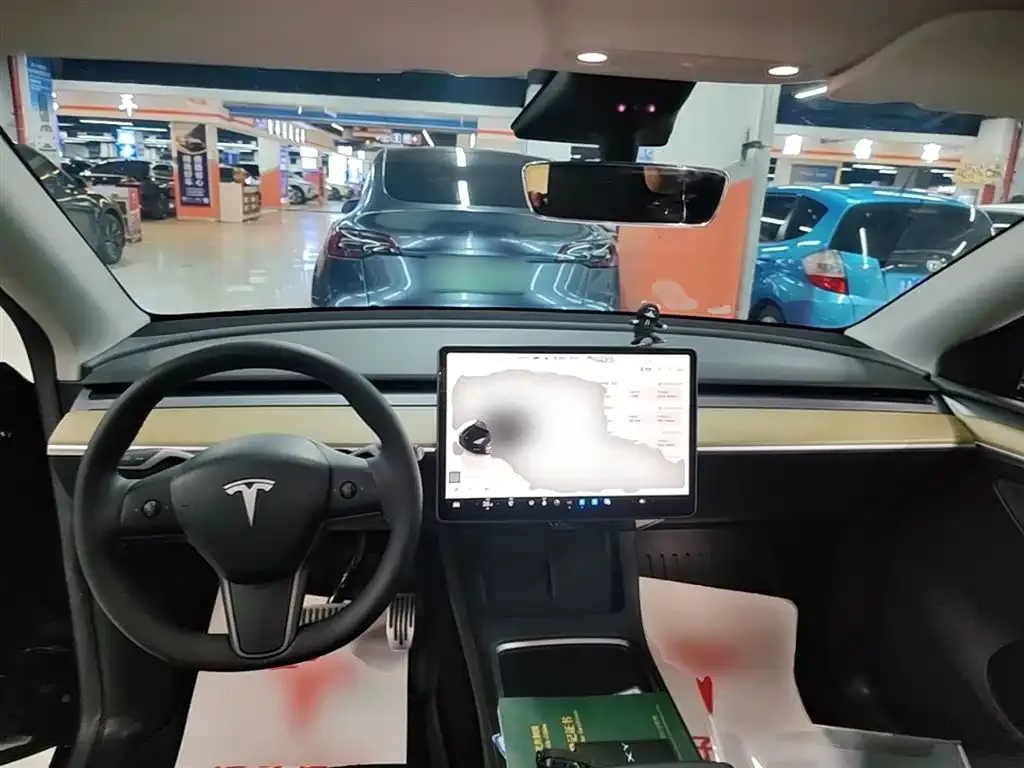 Tesla Model Y — фото 8