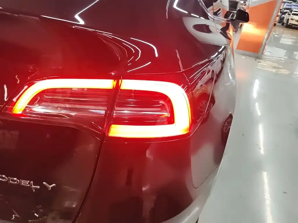 Tesla Model Y — фото 7