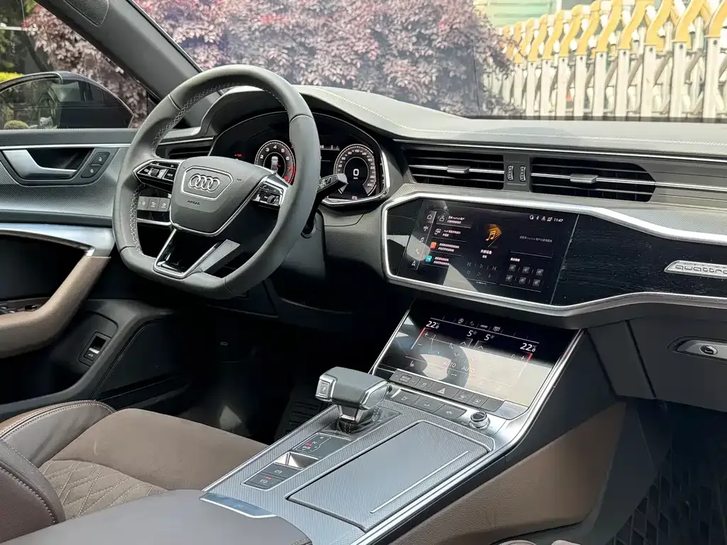 Audi A7L — фото 2