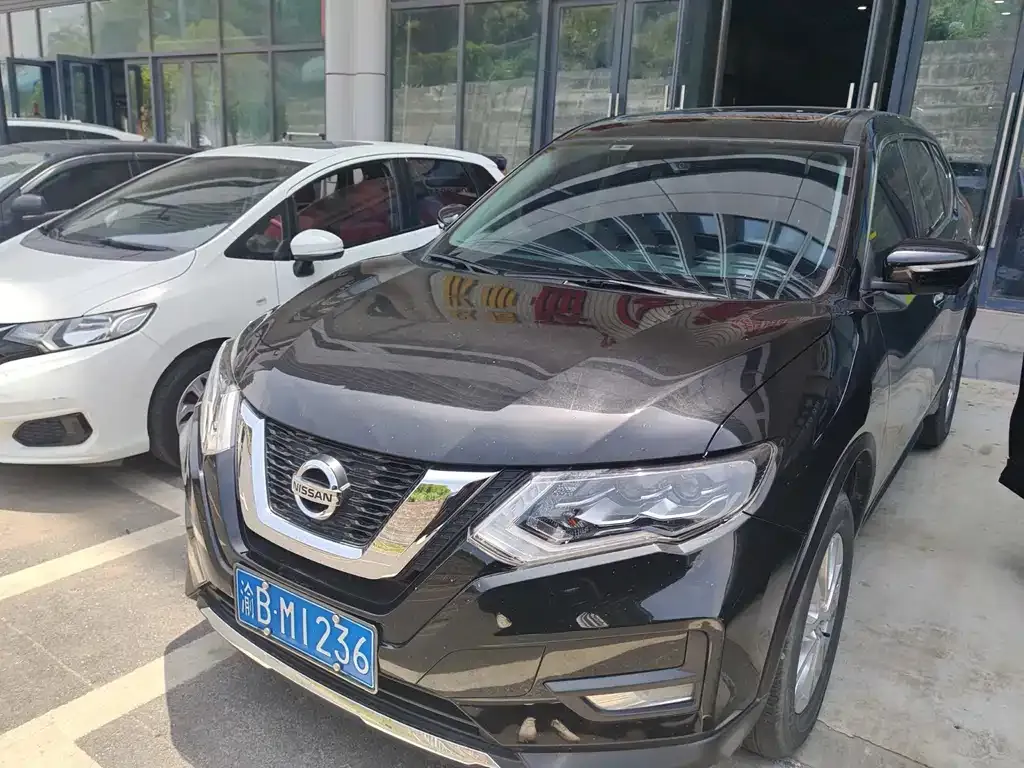 Nissan X-Trail — фото 1