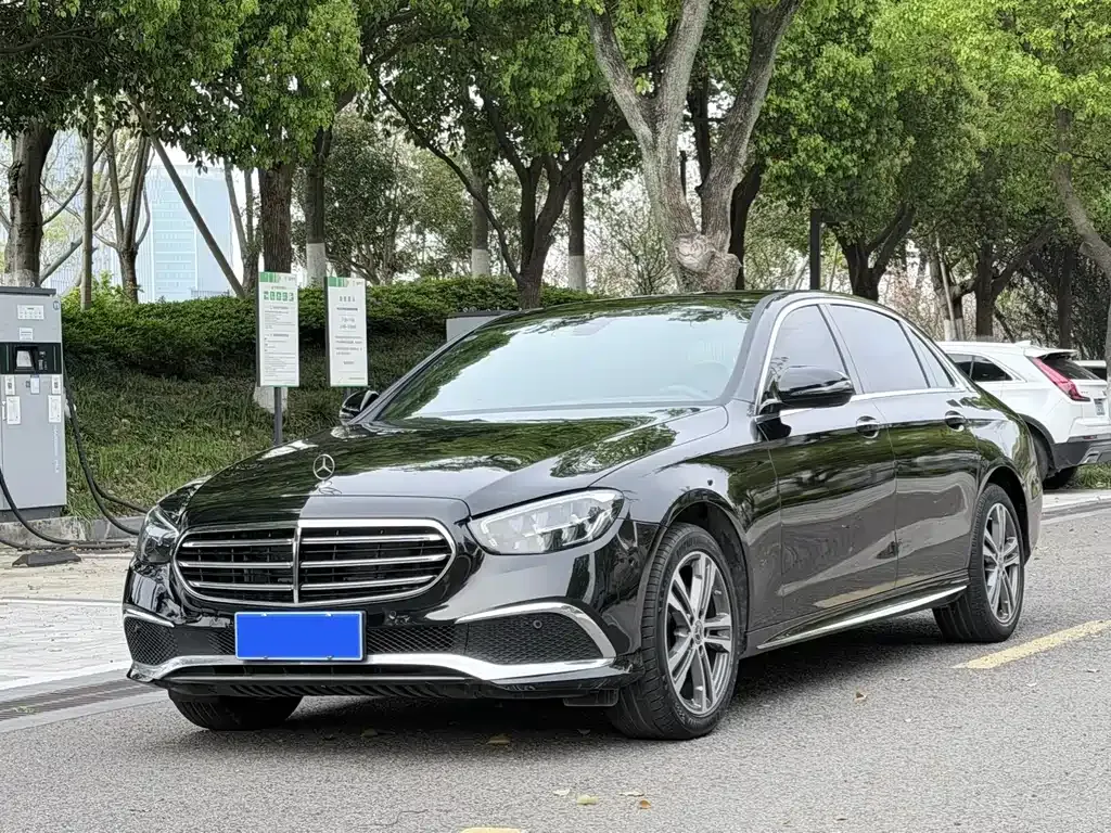 Mercedes-Benz E-Class — фото 1