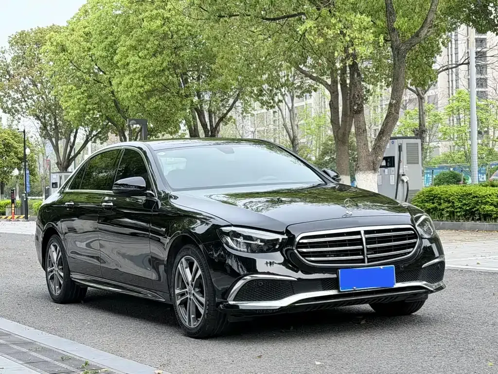 Mercedes-Benz E-Class — фото 7