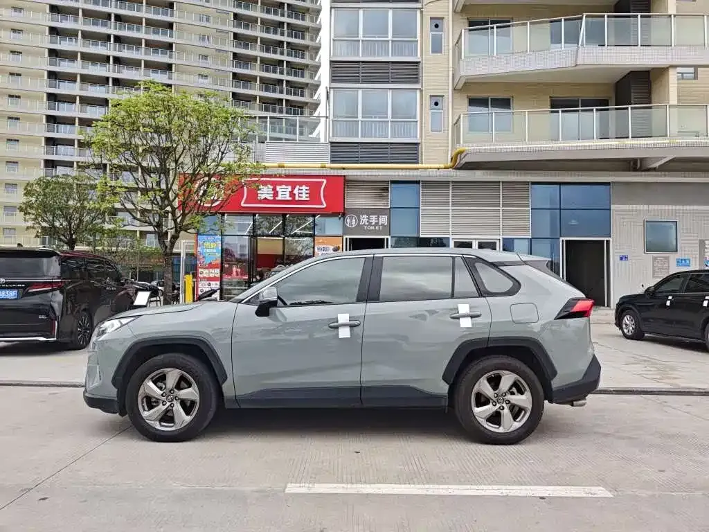 Toyota RAV4 — фото 9
