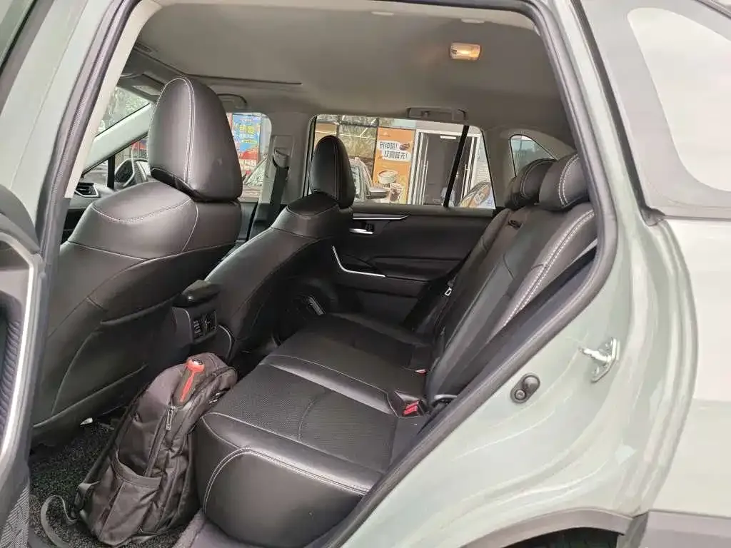 Toyota RAV4 — фото 3