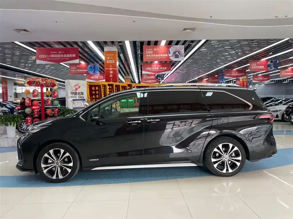 Toyota Granvia — фото 10
