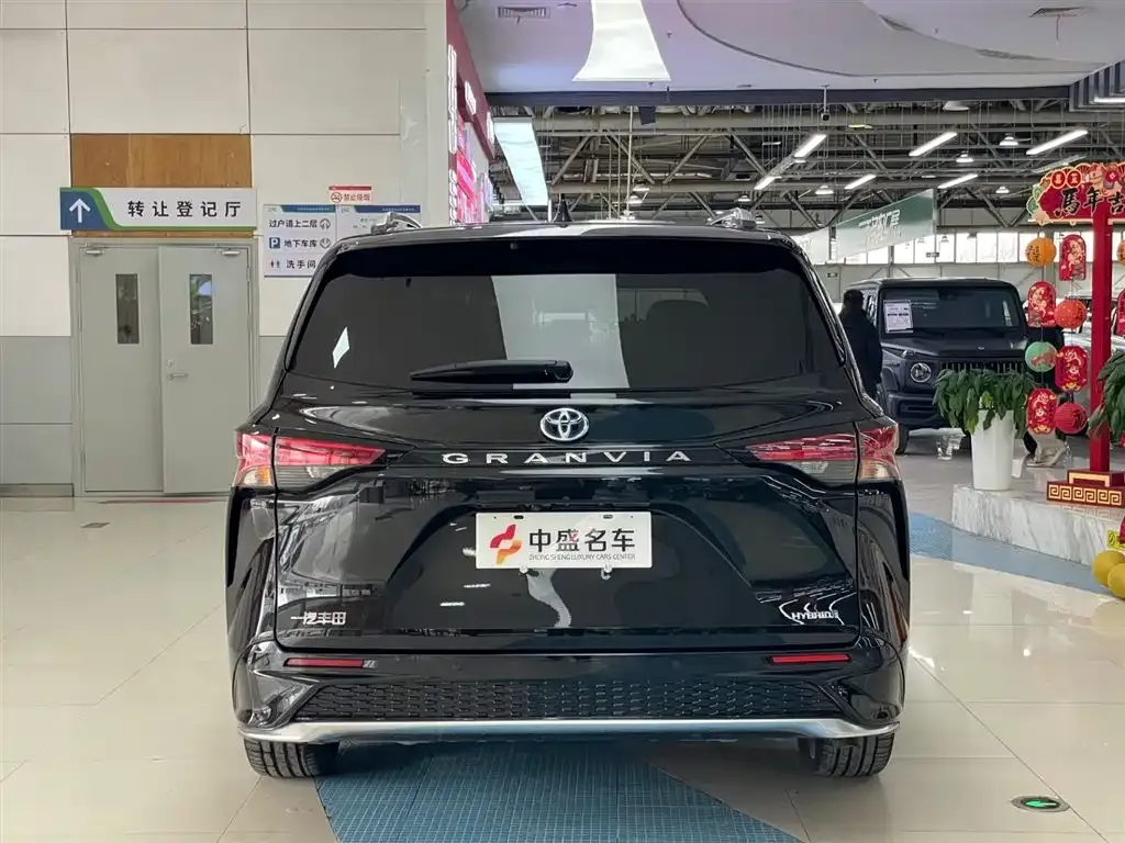 Toyota Granvia — фото 4