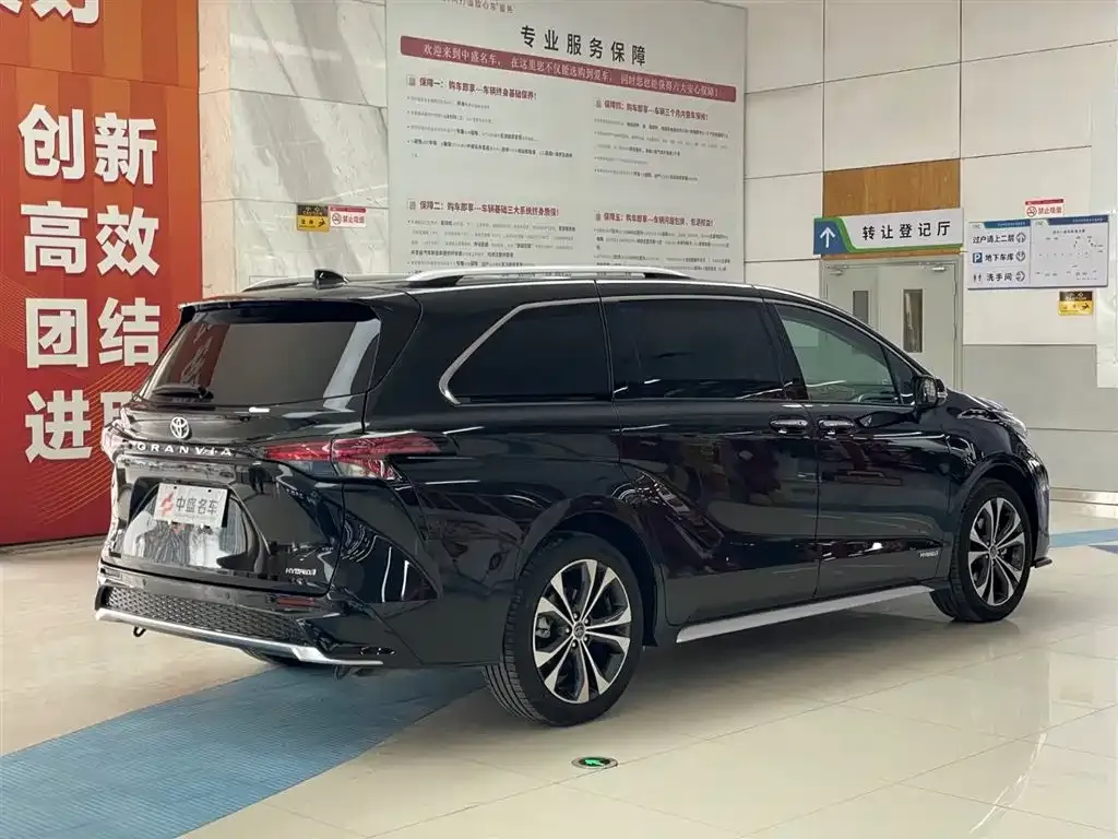 Toyota Granvia — фото 5