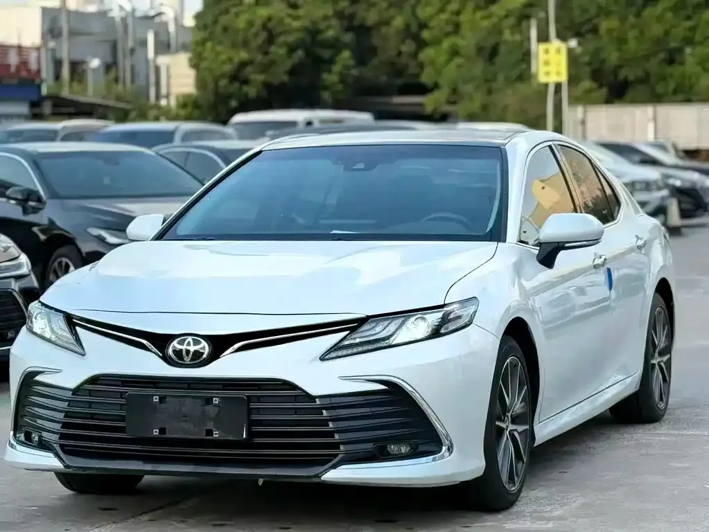 Toyota Camry — фото 3