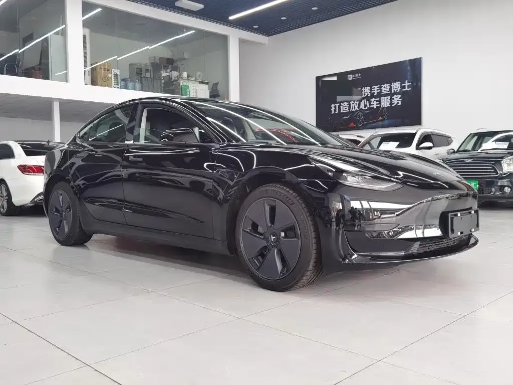 Tesla Model 3 — фото 10