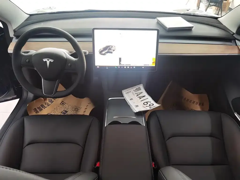 Tesla Model 3 — фото 4