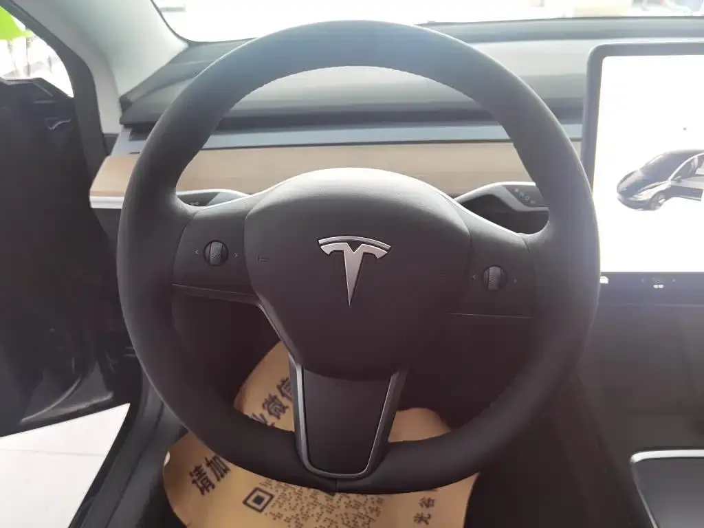 Tesla Model 3 — фото 2