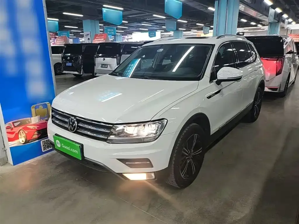 Volkswagen Tiguan L — фото 9