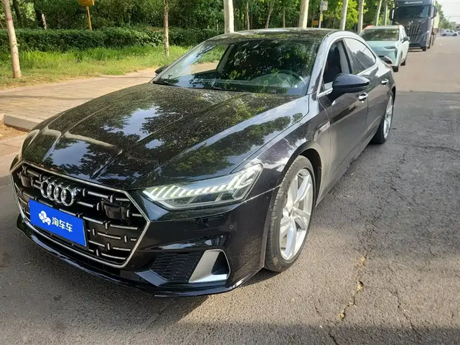 Audi A7L — фото 1