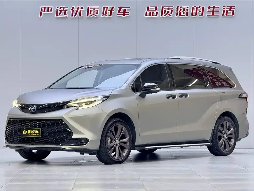 Toyota Sienna — фото 1