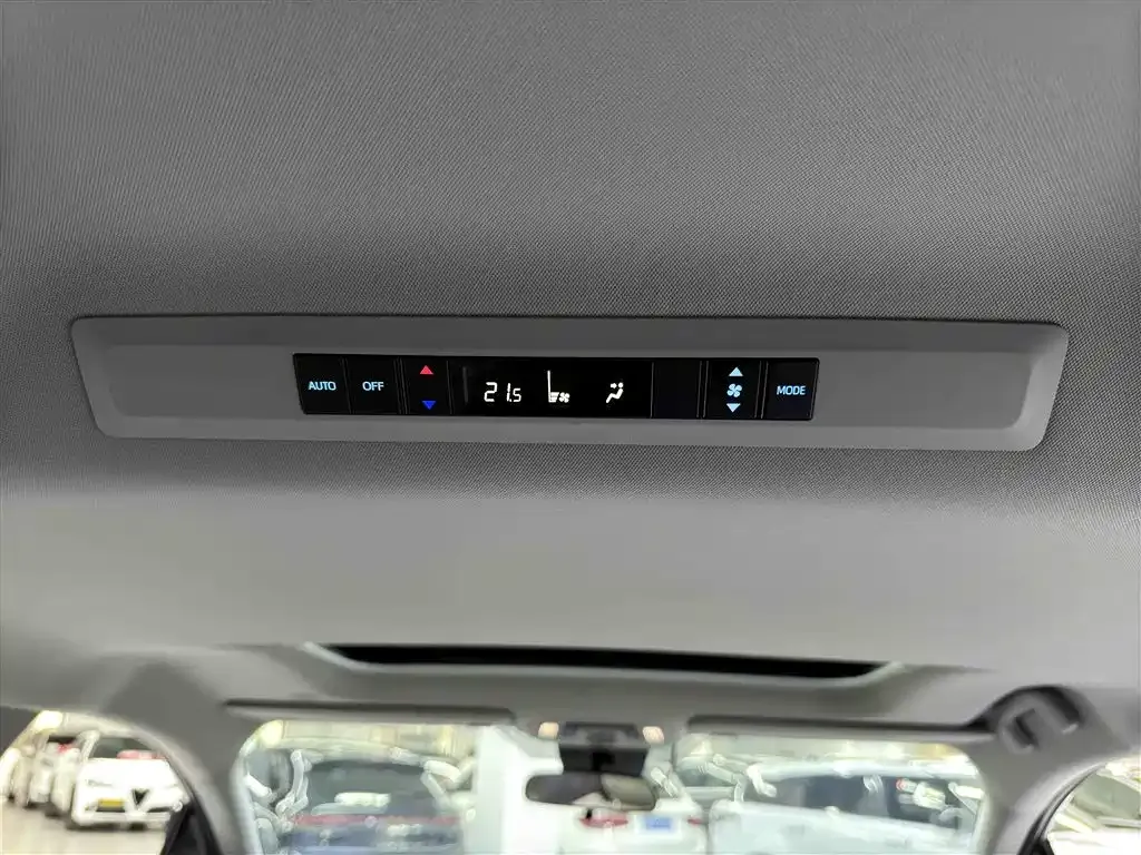 Toyota Sienna — фото 5
