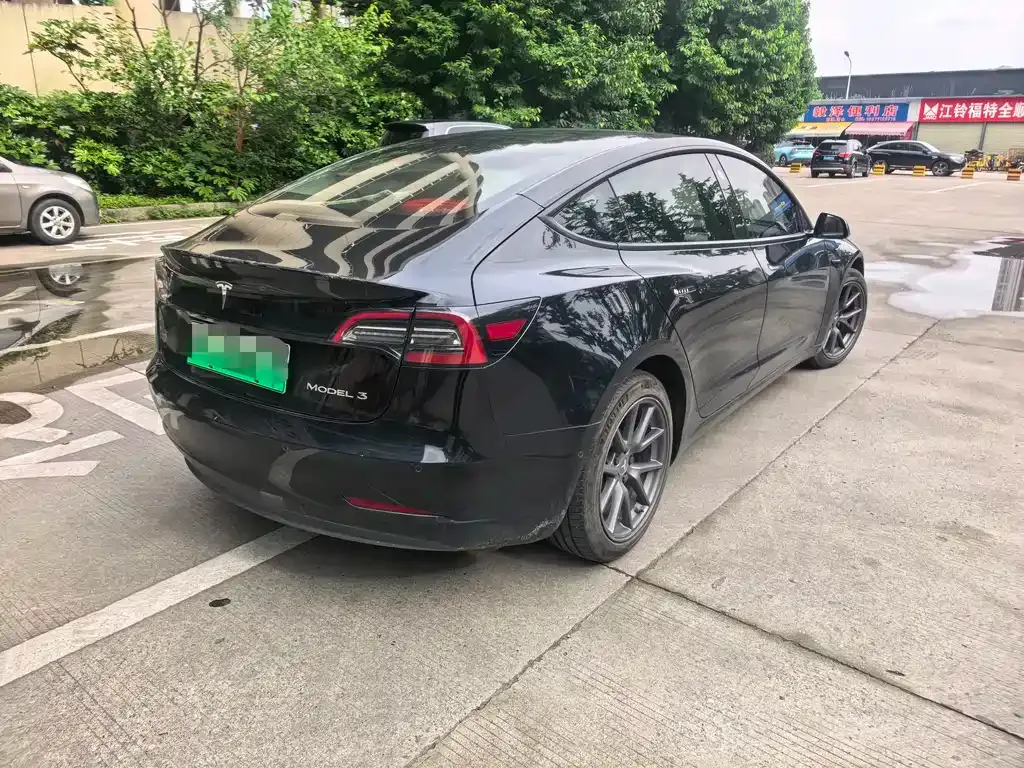 Tesla Model 3 — фото 6