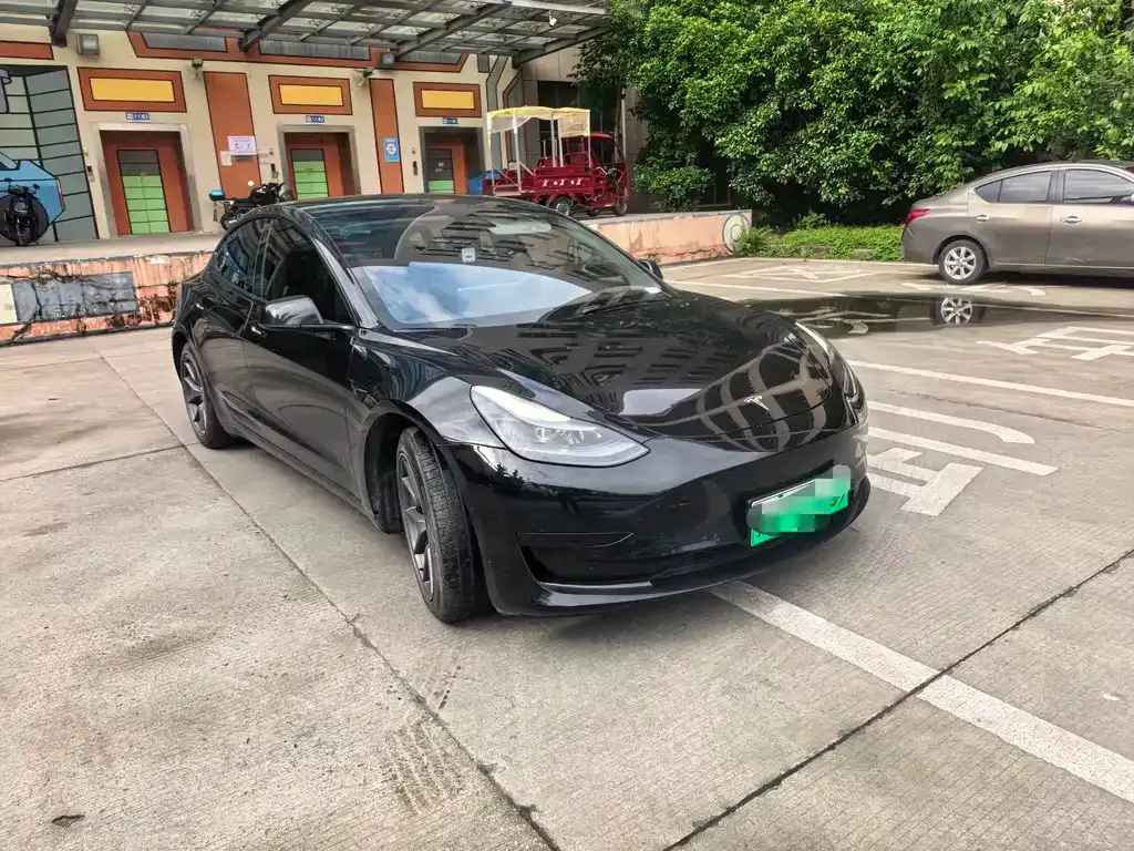 Tesla Model 3 — фото 10