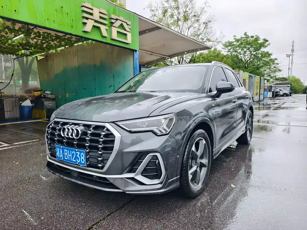 Audi Q3 — фото 1