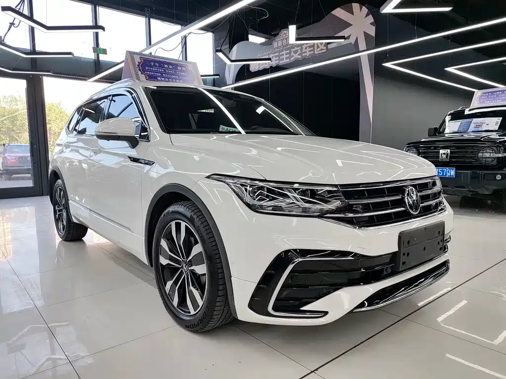 Volkswagen Tiguan L — фото 4