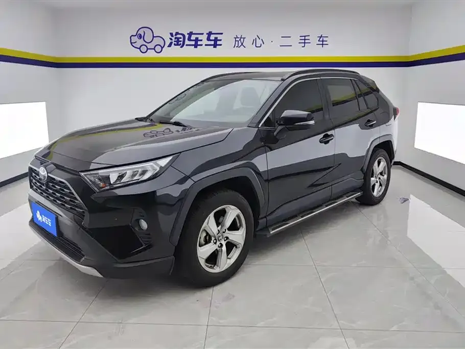 Toyota RAV4 — фото 1