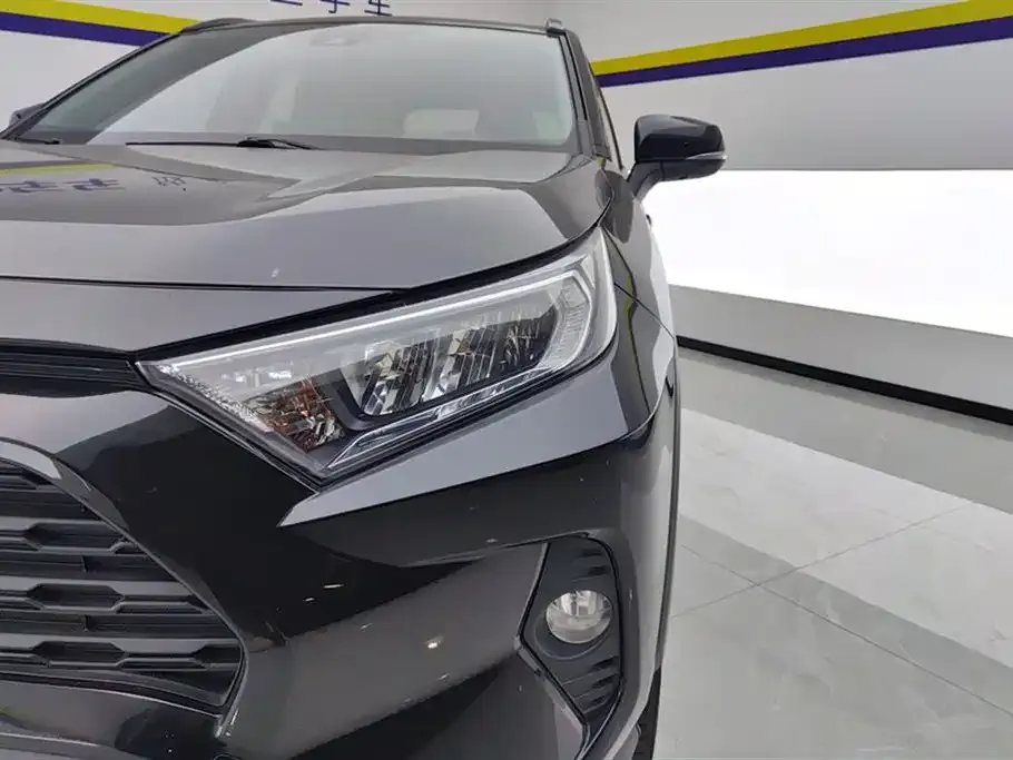 Toyota RAV4 — фото 4