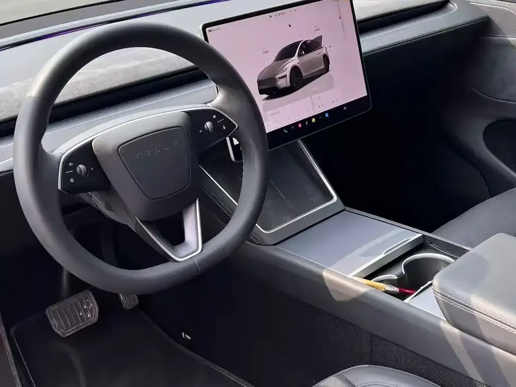 Tesla Model Y — фото 3