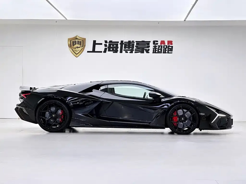 Lamborghini Revuelto — фото 10