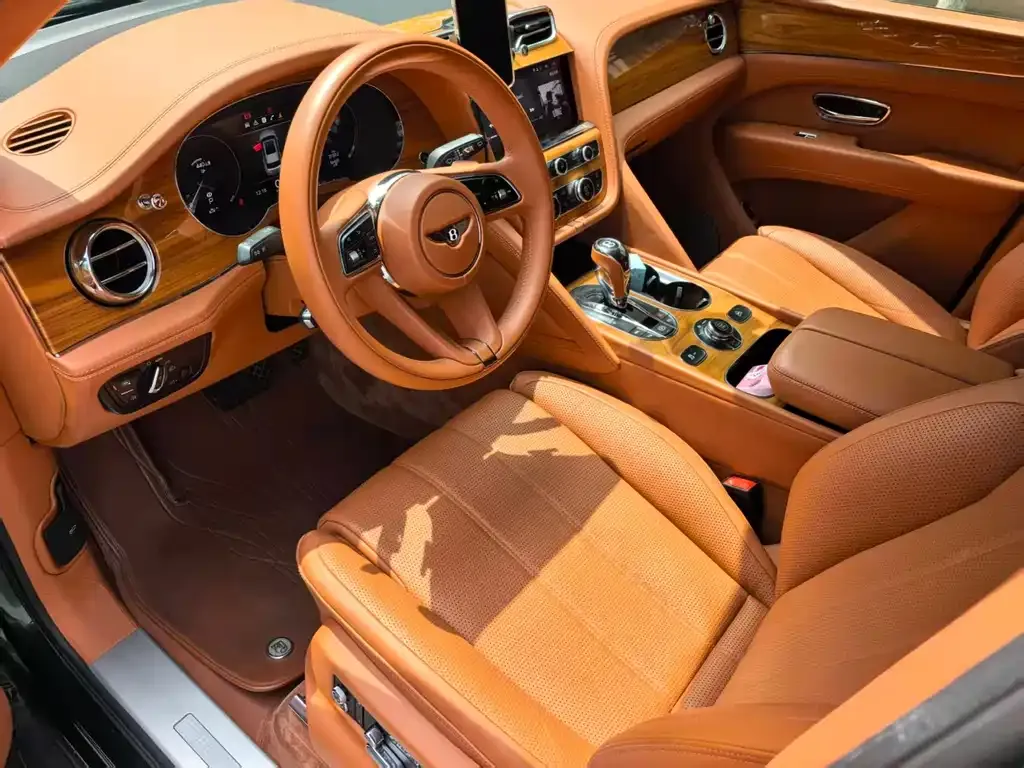 Bentley Bentayga 2021 из CN, фото 2